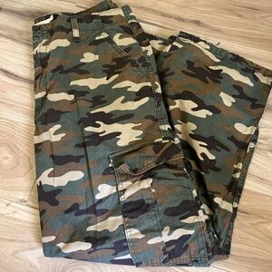 Levi’s 94 baggy camo cargo pants